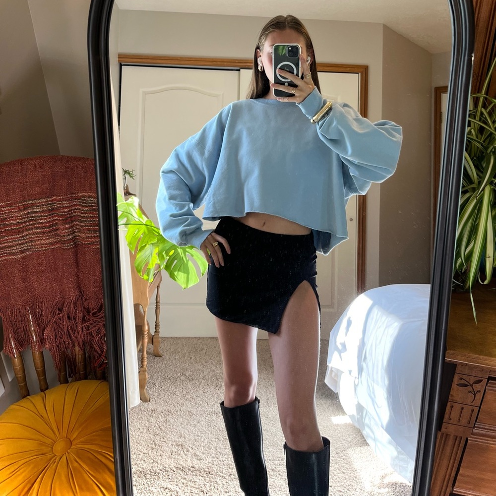 Hanes cropped baby blue crew neck sweatshirt